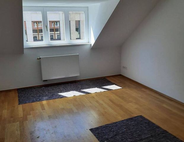 ruhige Dachgeschosswohnung im Regierungsviertel - Photo 1