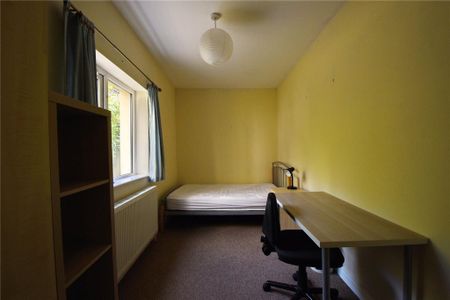 4 bedroom semi-detached house to rent - Photo 2