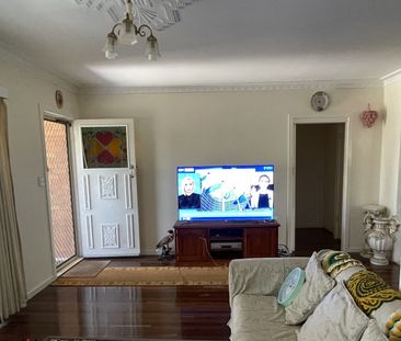 42 Queen Street, Scarborough QLD 4020 - House For Rent | Domain - Photo 2