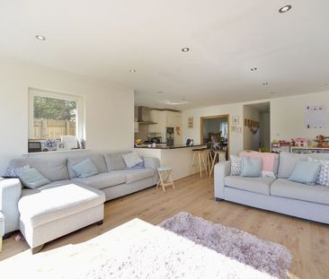 Warren Road, Godalming, Surrey, GU7 - Photo 1