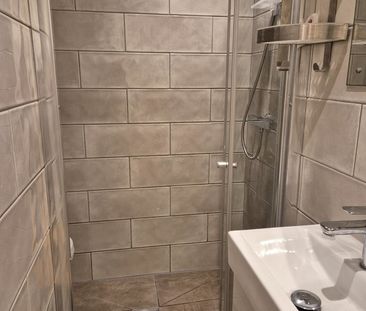 Studio Flat, Abbess Close, E6 - Photo 5