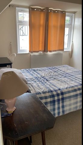 Room in a Shared House, Fairview Crescent, HA2 - Photo 4