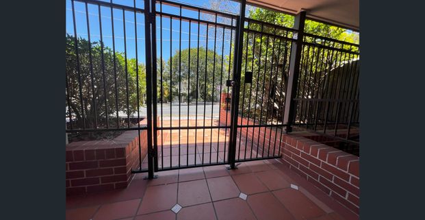 3 Bed Townhouse in Quiet Leafy Hill Top, St Lucia - Photo 1