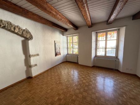 Charming apartment in the old town with character and shared garden - Photo 2