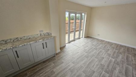 3 bedroom detached bungalow to rent - Photo 4