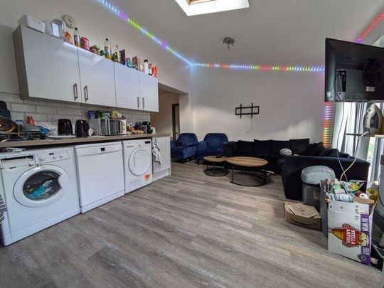 9 bedroom house to rent - Photo 1