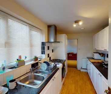 3 bedroom terraced house to rent - Photo 4