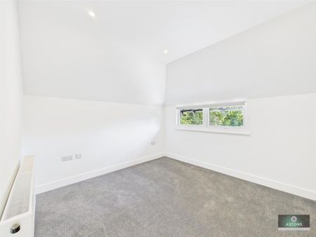 Old Hollow, Worth, Crawley - Photo 2