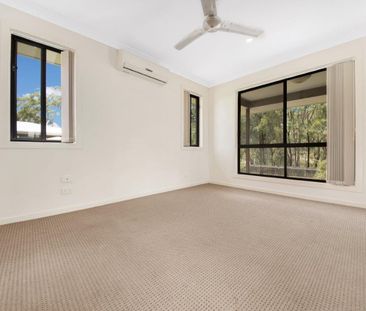 SPACIOUS FAMILY HOME WITH AIR CONDITONING - Photo 1