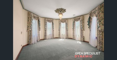 Elegant Victorian Family Home on a Corner Allotment - Photo 2