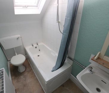 1 bedroom Flat To Let - Photo 2