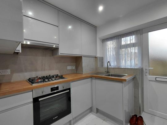 Orachard Court, Stonegrove, Edgware - Photo 1