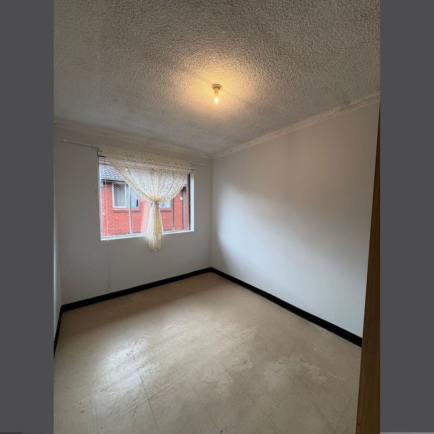 Freshly Painted 2 bedroom unit - Photo 1