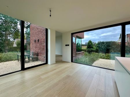 Moderne en luxueus afgewerkte nieuwbouwwoning te Sint-Michiels - Photo 4