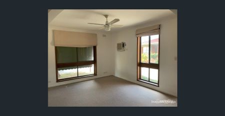 Quiet Complex Living Close to Schools, Transport & Deakin - Photo 2