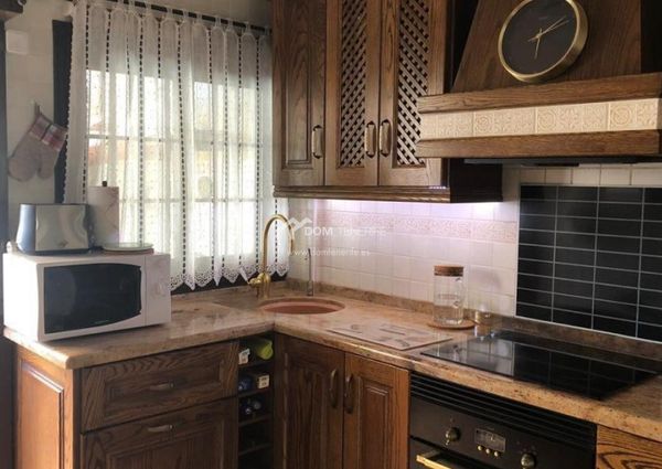 Chalet adosado · Alquiler a largo plazo ·