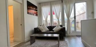 Elegant 1 Bed, 1 Bath with Patio and Air Conditioning - Photo 2