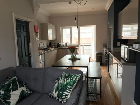 *Close to the Station**En-Suite Rooms**No Deposit* 5 - Photo 3