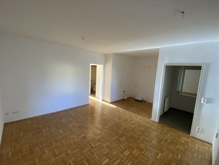 Schöne Erdgeschosswohnung mit Terrasse und Loggia. - Photo 5