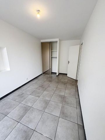 Location Appartement 3 pièces 59m² ST ANDRE DE CUBZAC 33240 - Photo 2