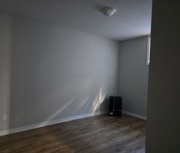 For Lease - 329 Edgehill Drive Unit# Lower, Barrie, Ontario - Photo 1