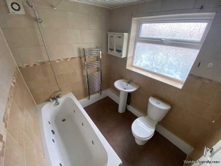 3 bedroom property to rent in Wolverhampton - Photo 5