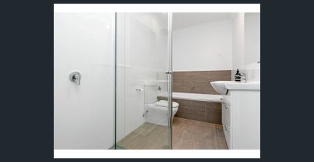 SPACIOUS AND IMPRESSIVE AIR-CONDITIONED TOWNHOUSE - Photo 2