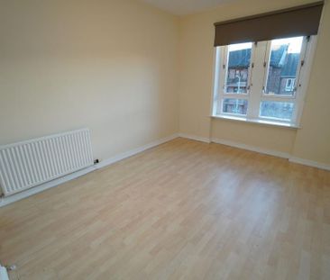 3 bedroom flat to rent - Photo 3