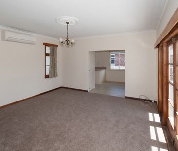 Sunny Three Bedroom Home in Burwood! - Photo 1