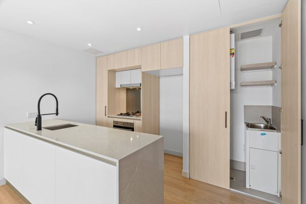 Sunny, Stylish & Effortlessly Convenient! - Photo 1