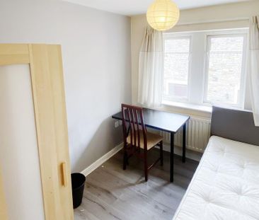 4 bedroom flat to rent - Photo 3