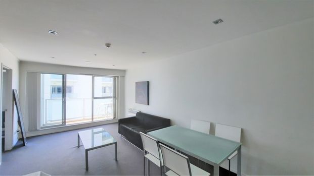 Spacious 2 Bedroom with Balcony - Photo 1