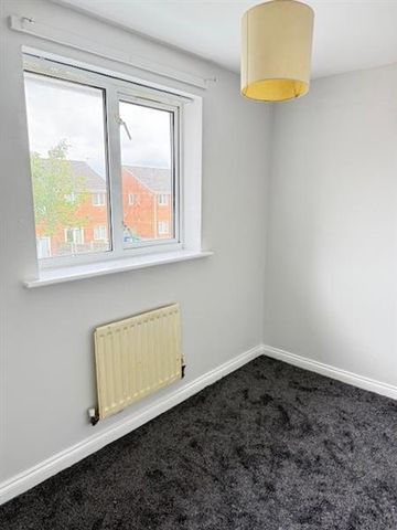 3 bedroom semi-detached house to rent - Photo 4