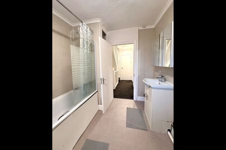 4 Bed Terraced House, Lower Addiscombe Road, CR0 - Photo 5