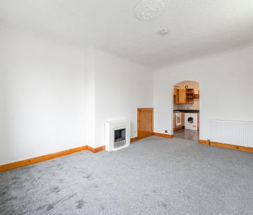 3 bedroom flat to rent - Photo 2