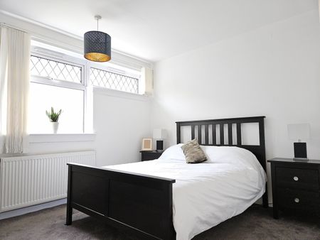 1 Bed Flat, Maxwell Gardens, G41 - Photo 3