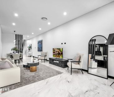 Brand New, Luxurious 5-Bedroom Home in a Prime Location - Photo 3