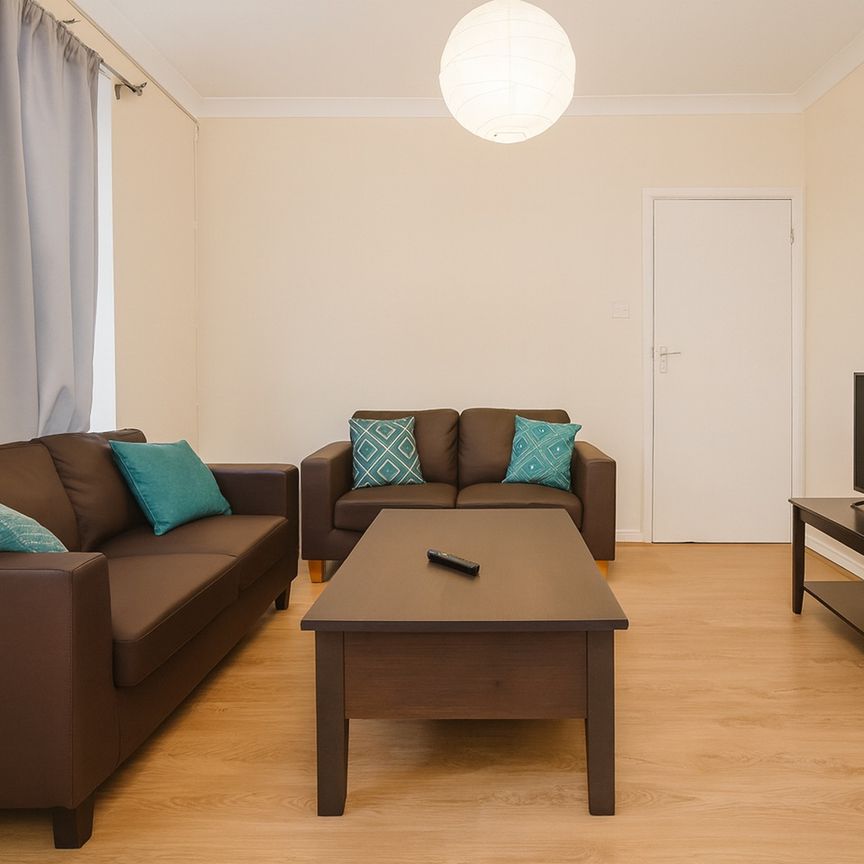 6 Bed Terraced House, Earls Road, SO14 - Photo 1