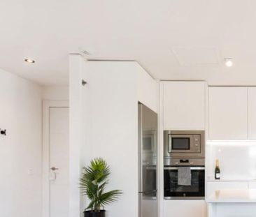 2 bedroom luxury Flat for rent in Nueva Andalucia, Spain - Photo 4