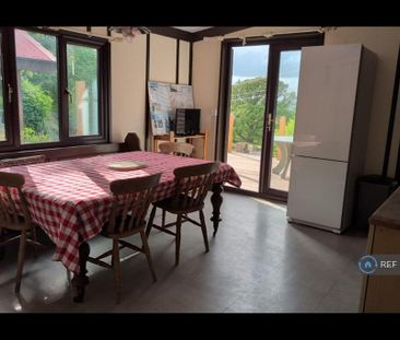 4 bedroom detached house to rent - Photo 2