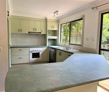 Charming Coastal Cottage - Photo 3