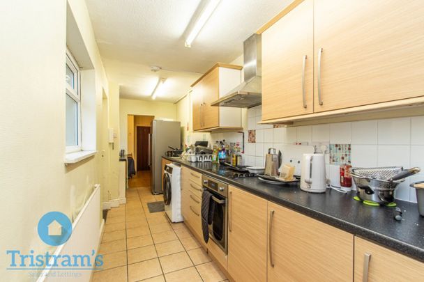 4 bed Mid Terraced House for Rent - Photo 1