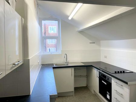 Lascelles Terrace, Eastbourne - Two-Bedroom Flat - Photo 2