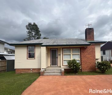 Convenient & Comfortable Living in Bomaderry - Photo 1