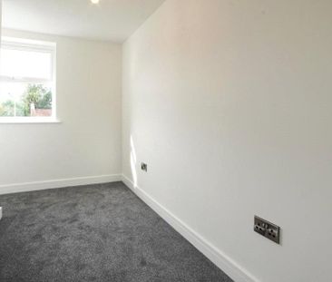 2 bedroom semi-detached house to rent - Photo 5