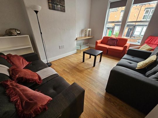 1 bedroom in a house share to rent - Photo 1