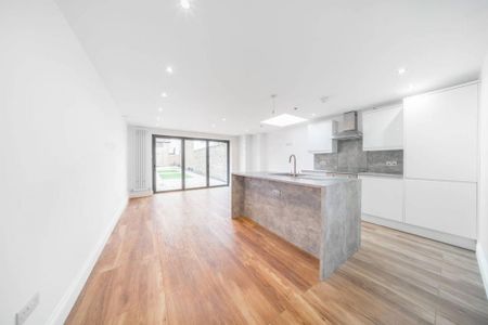 3 bedroom flat to rent - Photo 5