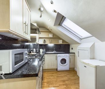 2 bedroom flat to rent - Photo 2