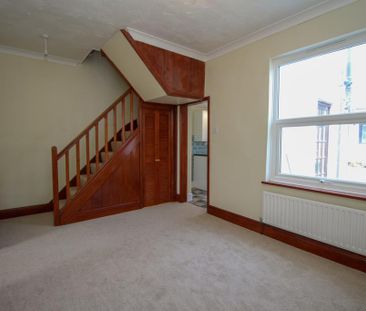 2 bedroom end of terrace house to rent - Photo 4