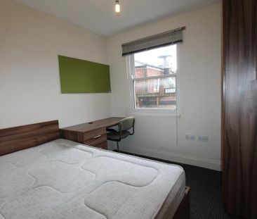 4 bedroom flat to rent - Photo 3
